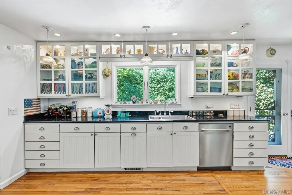 50 Barnes Hole Road East Hampton, NY 11937