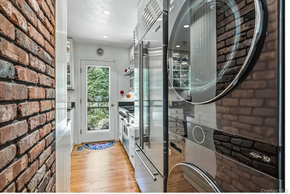 50 Barnes Hole Road East Hampton, NY 11937