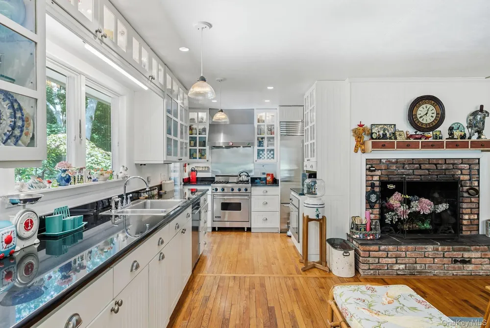 50 Barnes Hole Road East Hampton, NY 11937