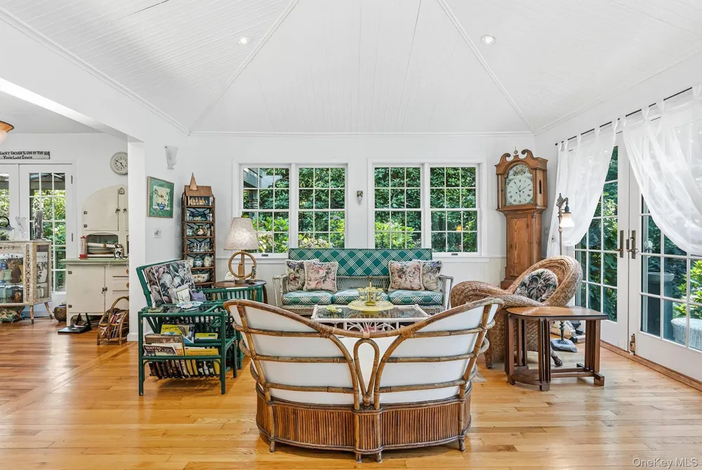 50 Barnes Hole Road East Hampton, NY 11937