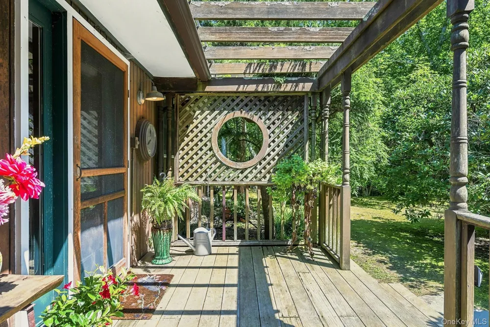 50 Barnes Hole Road East Hampton, NY 11937