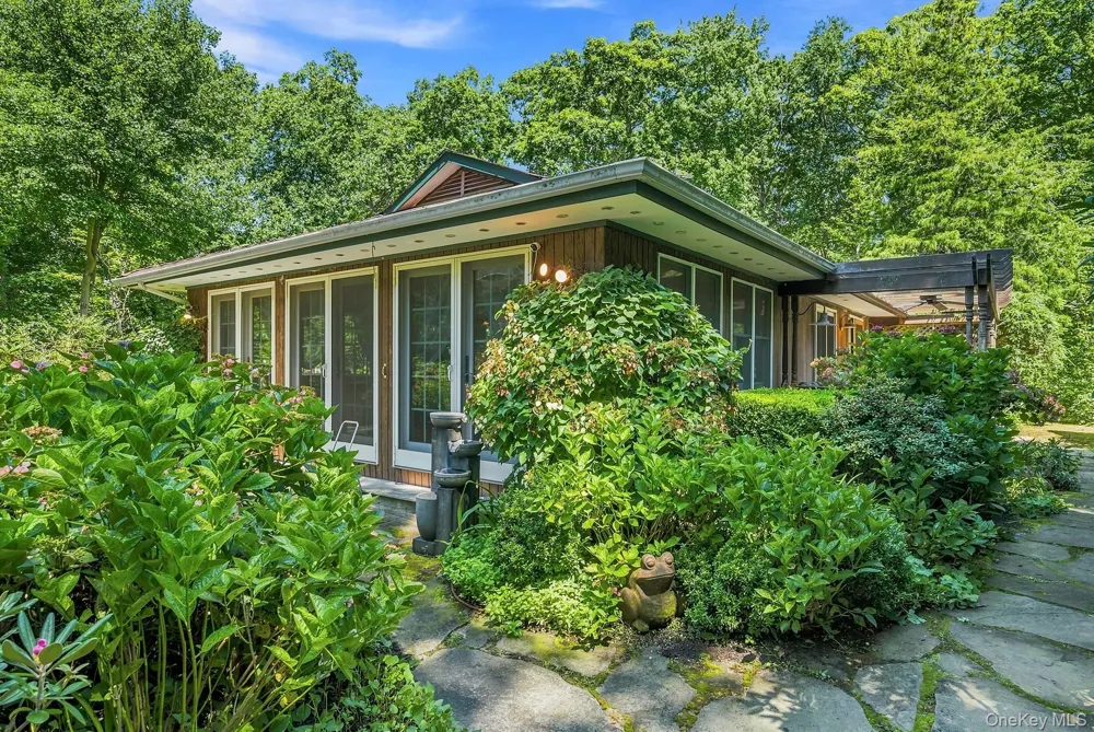 50 Barnes Hole Road East Hampton, NY 11937