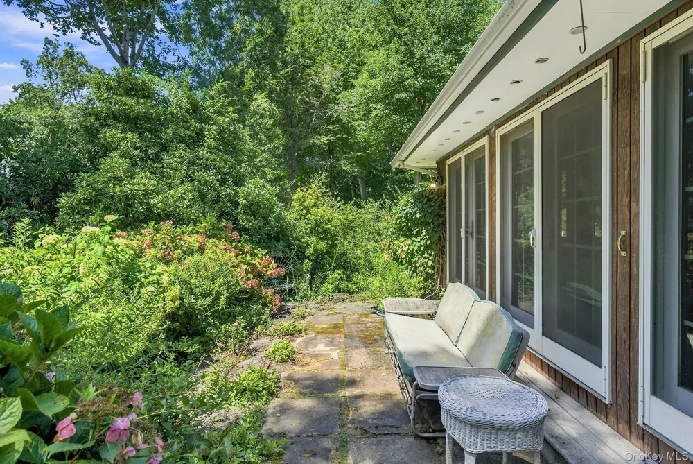 50 Barnes Hole Road East Hampton, NY 11937