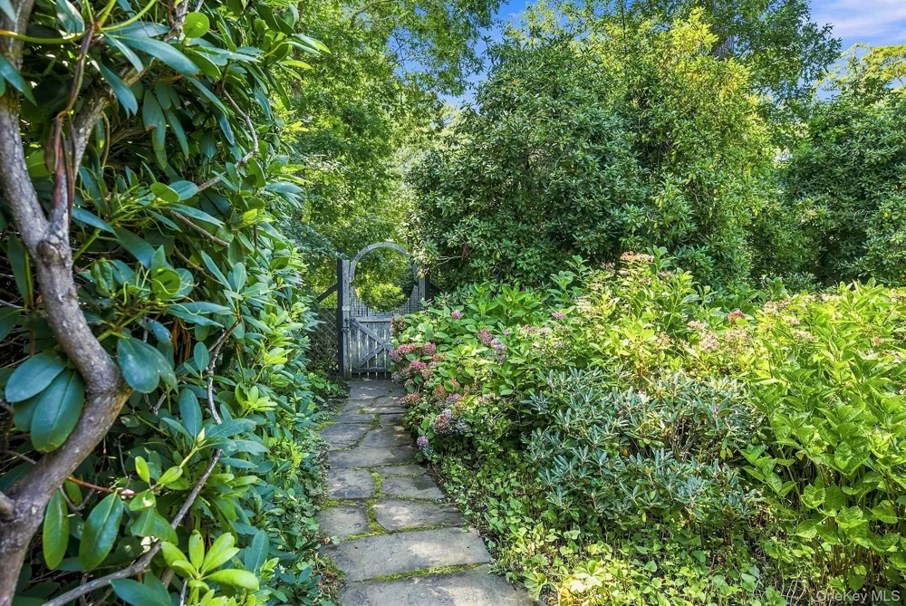 50 Barnes Hole Road East Hampton, NY 11937