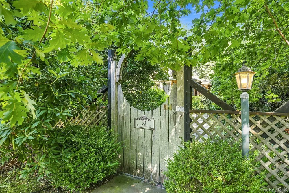 50 Barnes Hole Road East Hampton, NY 11937