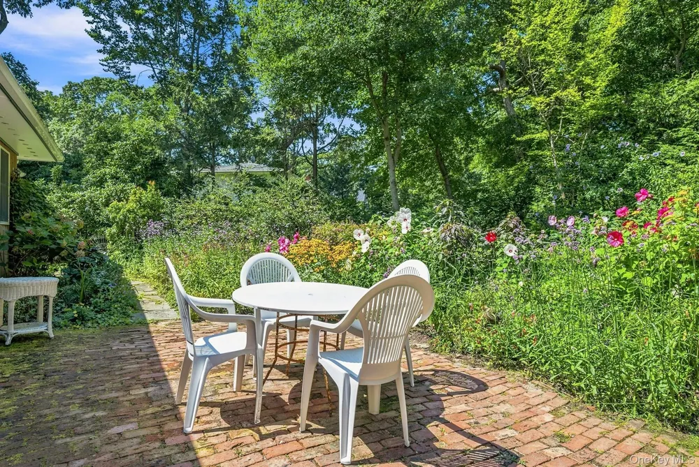 50 Barnes Hole Road East Hampton, NY 11937