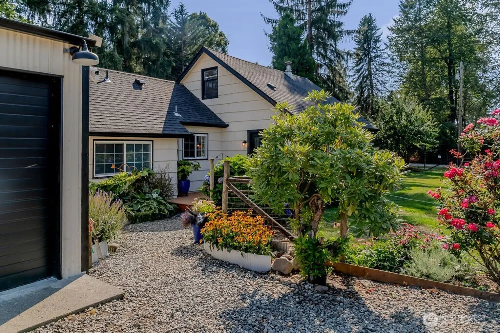 23425 SE 440th Street Enumclaw, WA 98022