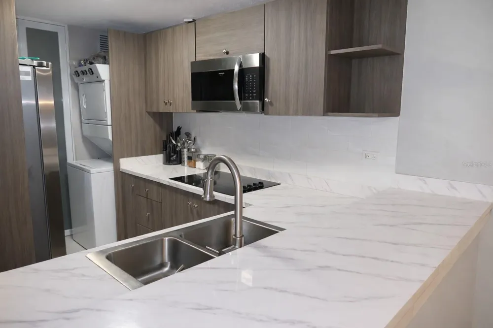 27 AVE LAGUNA GARDENS #GH Carolina, PR 00979