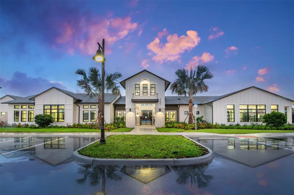 9869 HICKORY PINES AVENUE Riverview, FL 33578