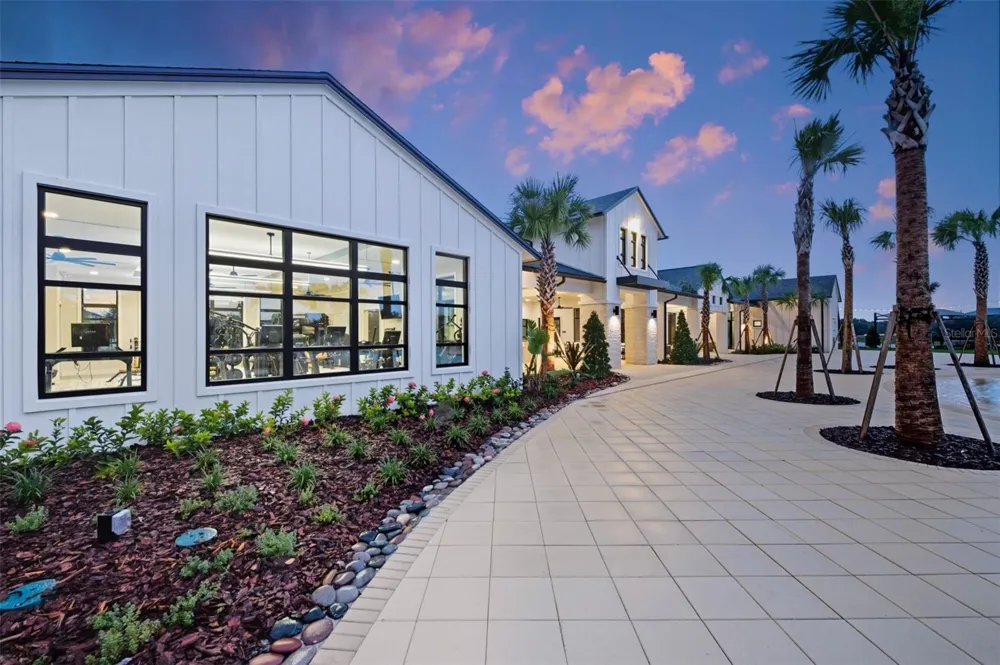 9869 HICKORY PINES AVENUE Riverview, FL 33578