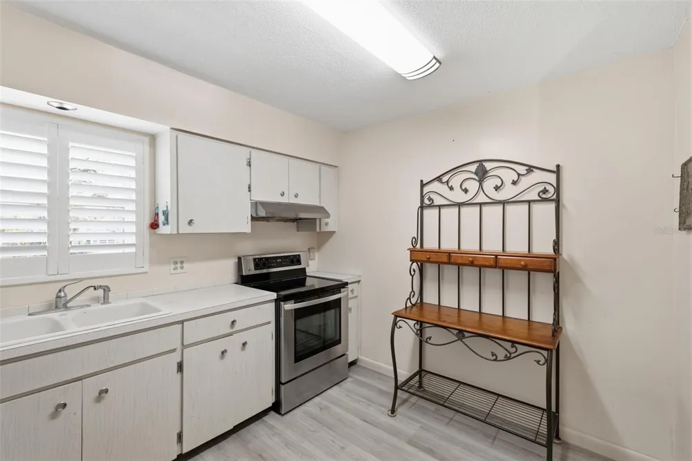 9940 47TH AVENUE #216 St Petersburg, FL 33708