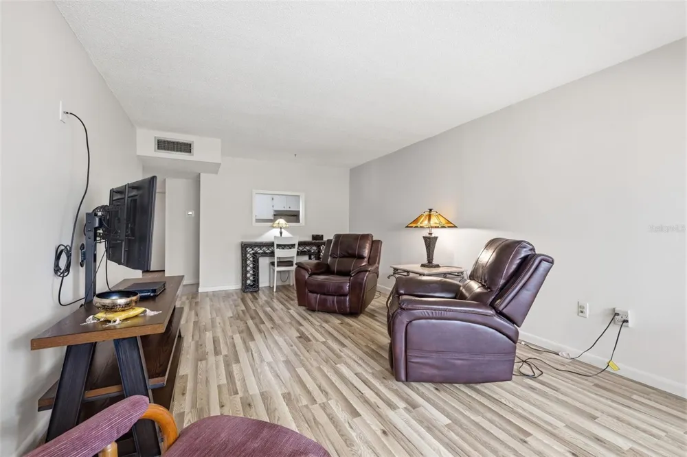 9940 47TH AVENUE #216 St Petersburg, FL 33708