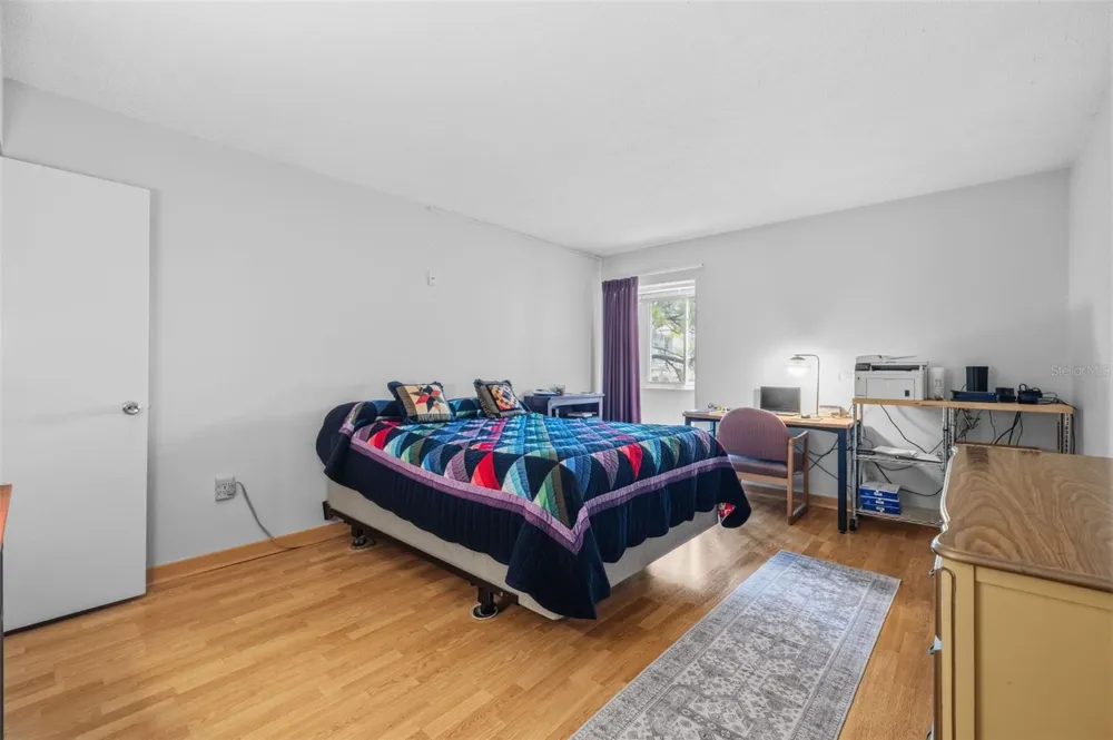 9940 47TH AVENUE #216 St Petersburg, FL 33708