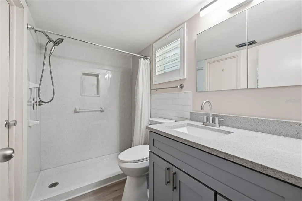9940 47TH AVENUE #216 St Petersburg, FL 33708