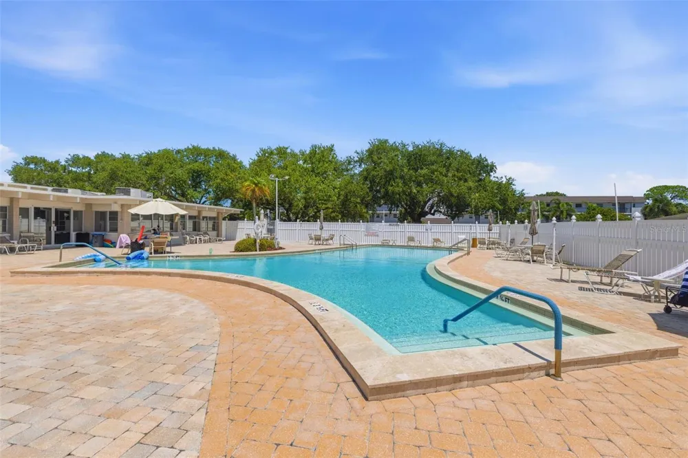 9940 47TH AVENUE #216 St Petersburg, FL 33708