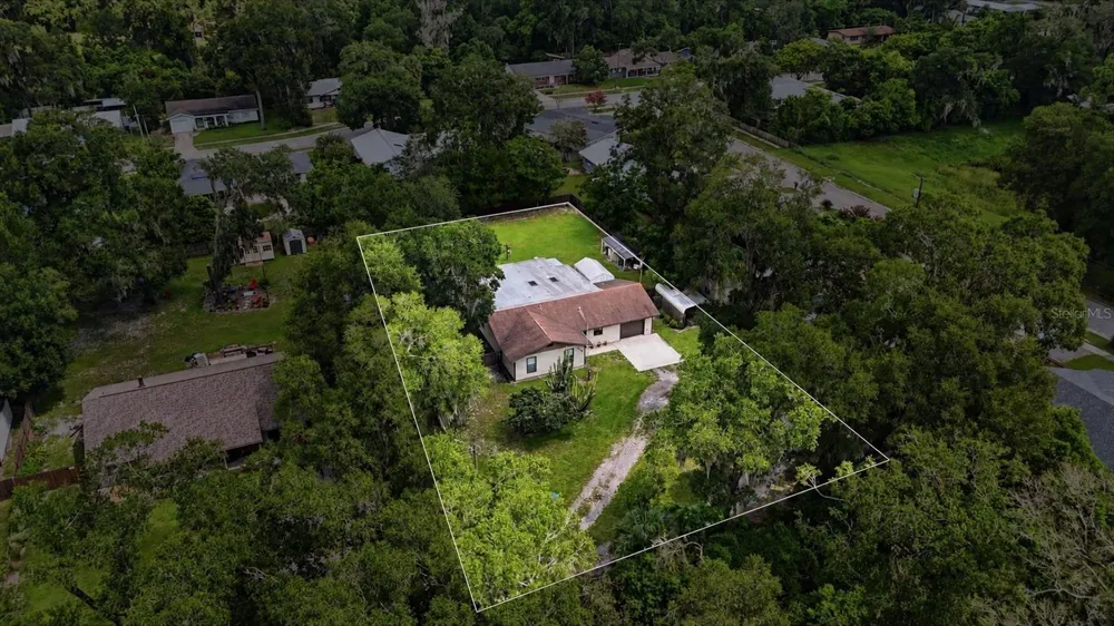 1555 ROWE LANE Deland, FL 32720