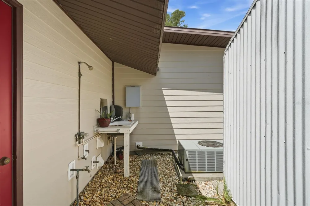 1555 ROWE LANE Deland, FL 32720