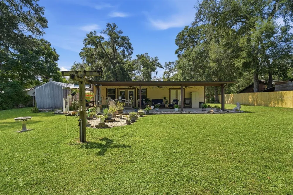1555 ROWE LANE Deland, FL 32720