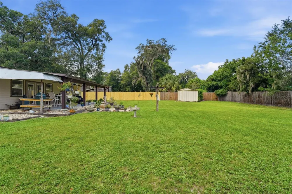 1555 ROWE LANE Deland, FL 32720