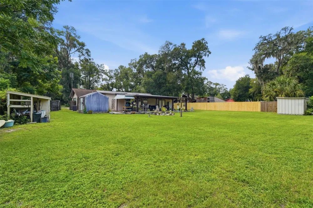 1555 ROWE LANE Deland, FL 32720