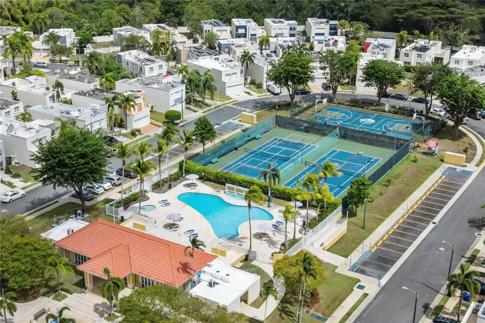 K2 URB. EL VALLE, LOS PRADOS Caguas, PR 00727