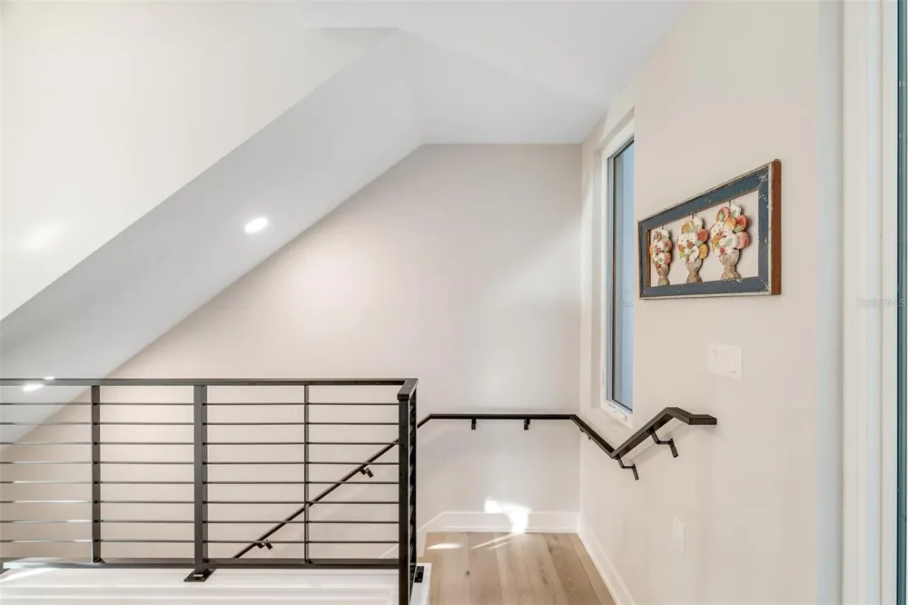 372 6TH STREET S #12 St Petersburg, FL 33701