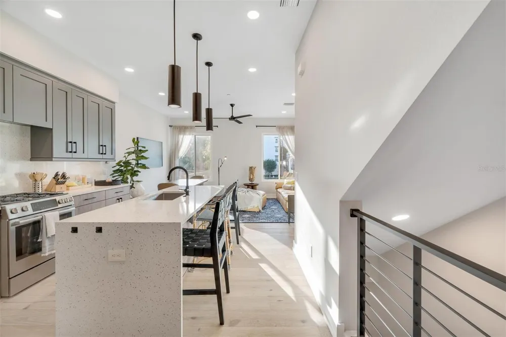 372 6TH STREET S #12 St Petersburg, FL 33701