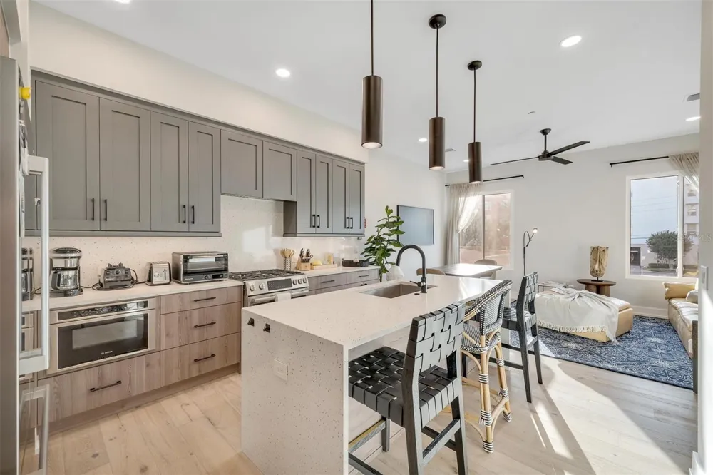 372 6TH STREET S #12 St Petersburg, FL 33701