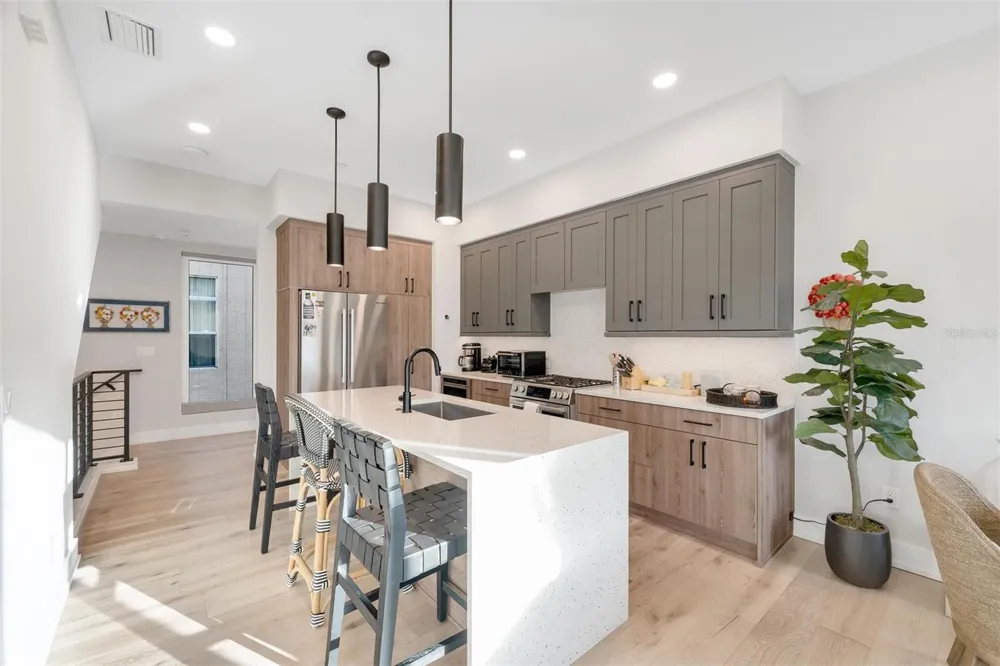 372 6TH STREET S #12 St Petersburg, FL 33701