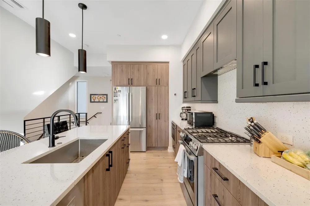 372 6TH STREET S #12 St Petersburg, FL 33701
