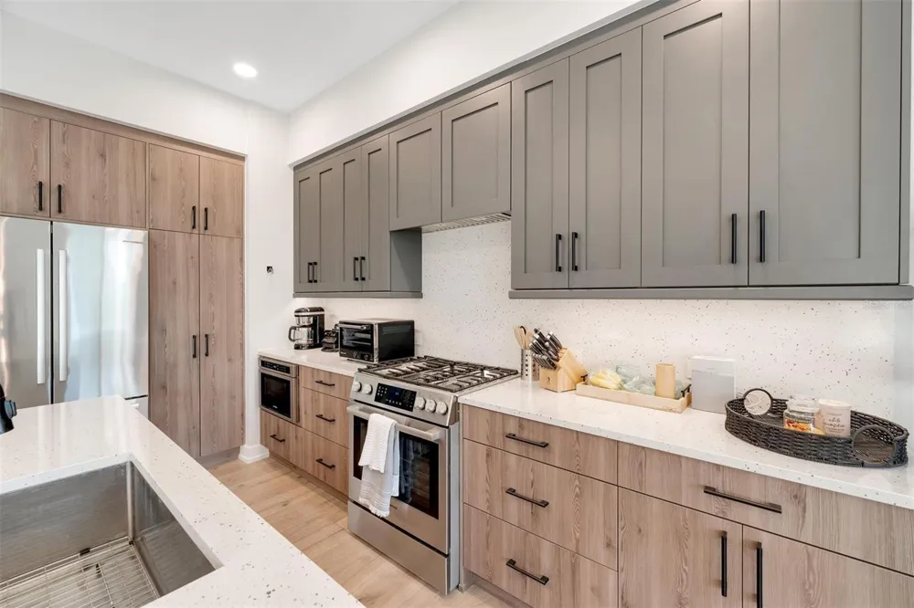 372 6TH STREET S #12 St Petersburg, FL 33701