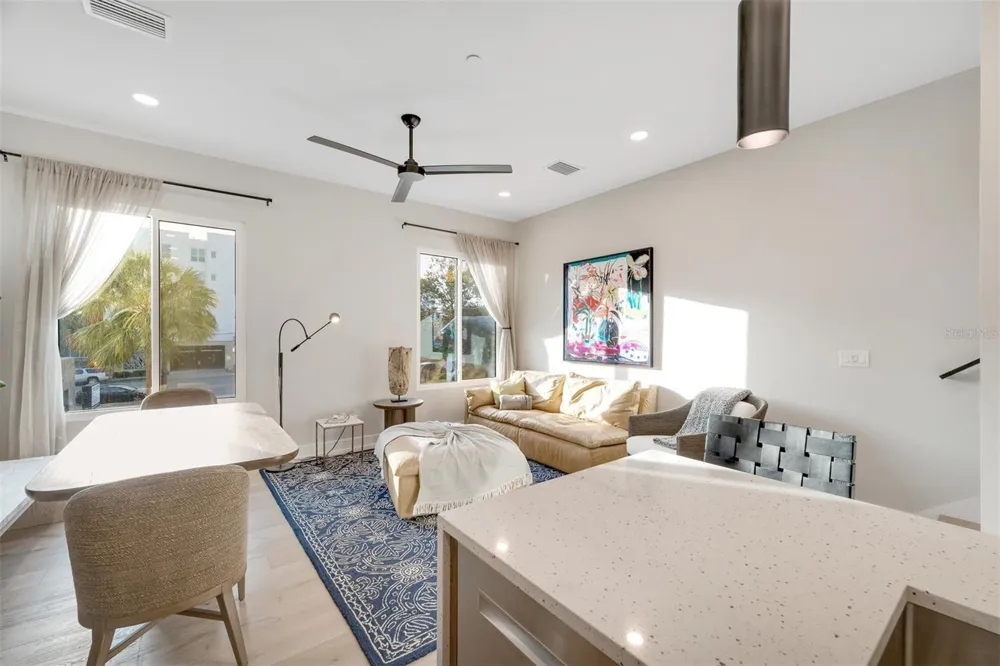 372 6TH STREET S #12 St Petersburg, FL 33701