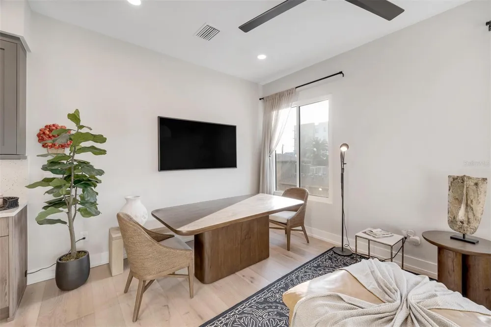372 6TH STREET S #12 St Petersburg, FL 33701