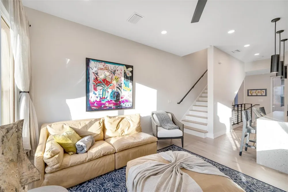 372 6TH STREET S #12 St Petersburg, FL 33701