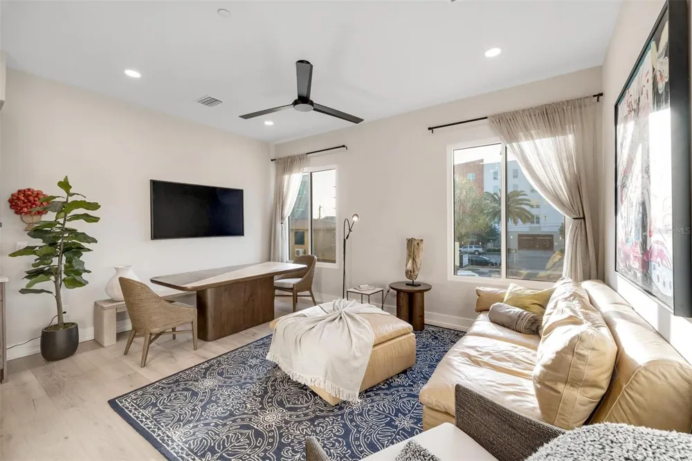 372 6TH STREET S #12 St Petersburg, FL 33701