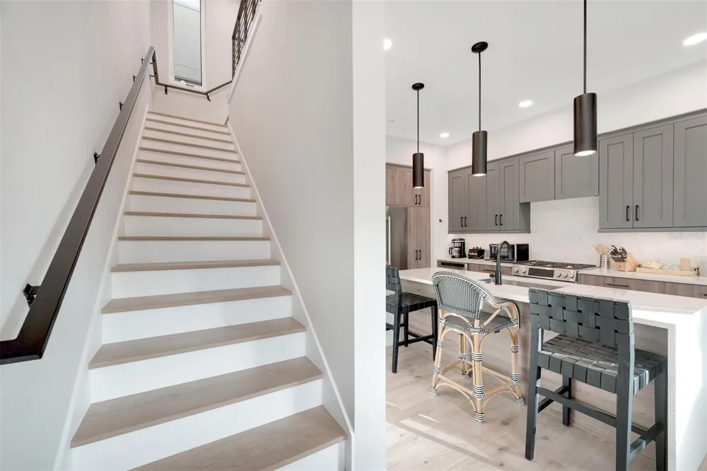 372 6TH STREET S #12 St Petersburg, FL 33701