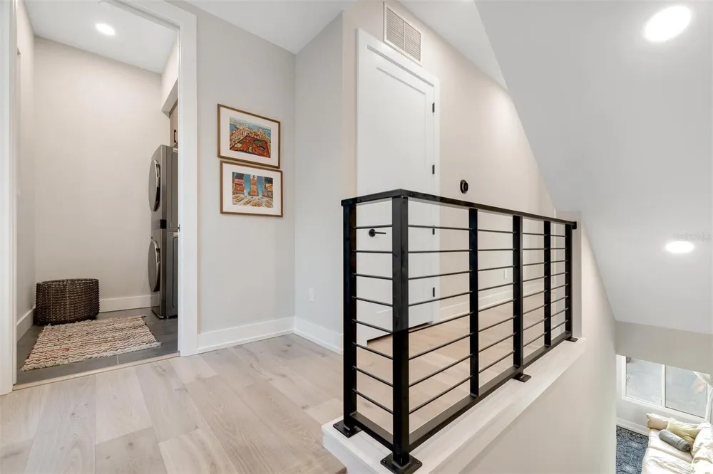 372 6TH STREET S #12 St Petersburg, FL 33701