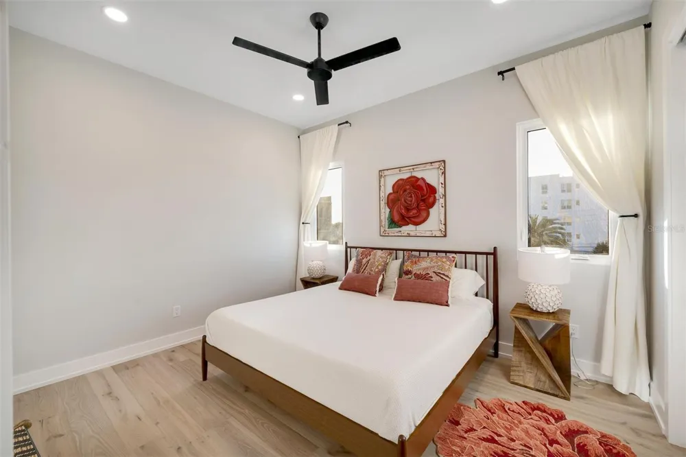 372 6TH STREET S #12 St Petersburg, FL 33701