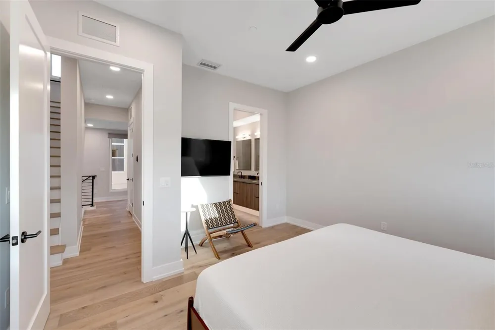 372 6TH STREET S #12 St Petersburg, FL 33701