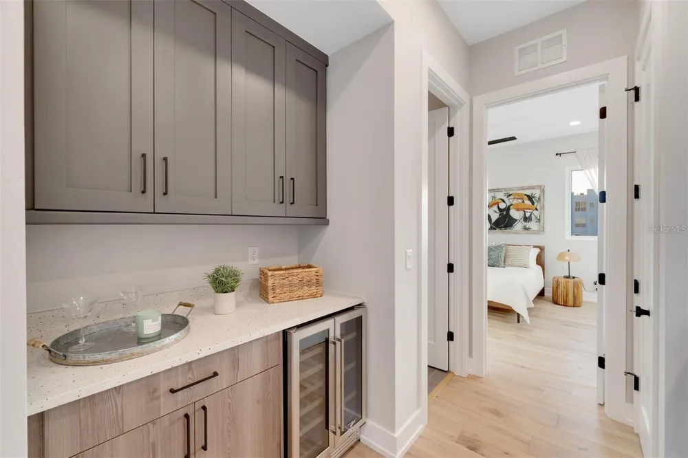 372 6TH STREET S #12 St Petersburg, FL 33701