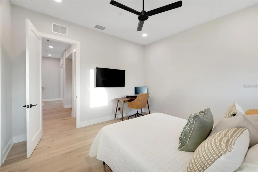 372 6TH STREET S #12 St Petersburg, FL 33701