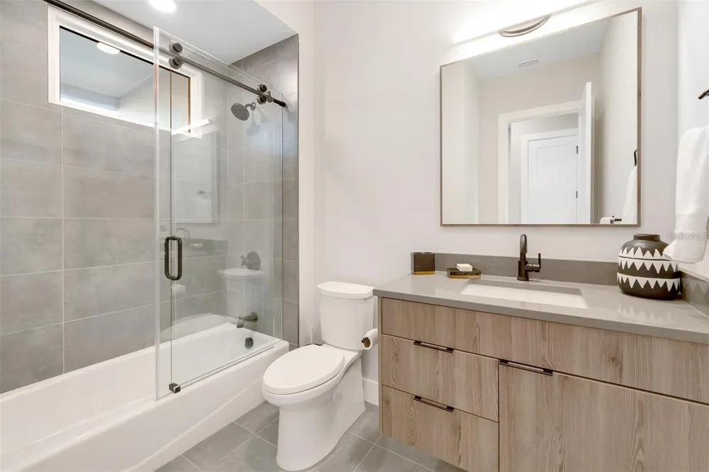 372 6TH STREET S #12 St Petersburg, FL 33701