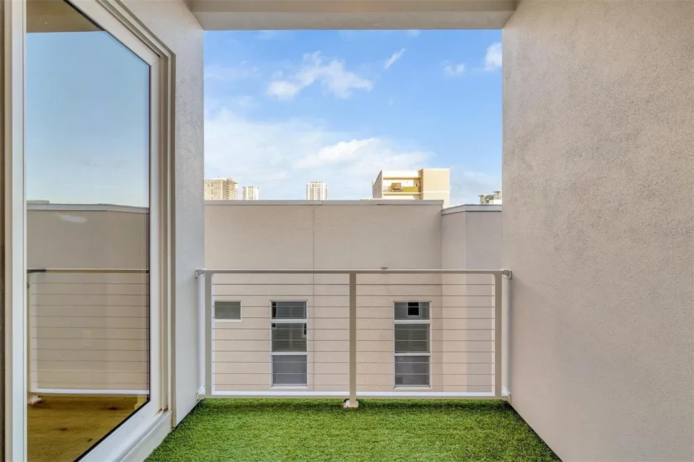 372 6TH STREET S #12 St Petersburg, FL 33701