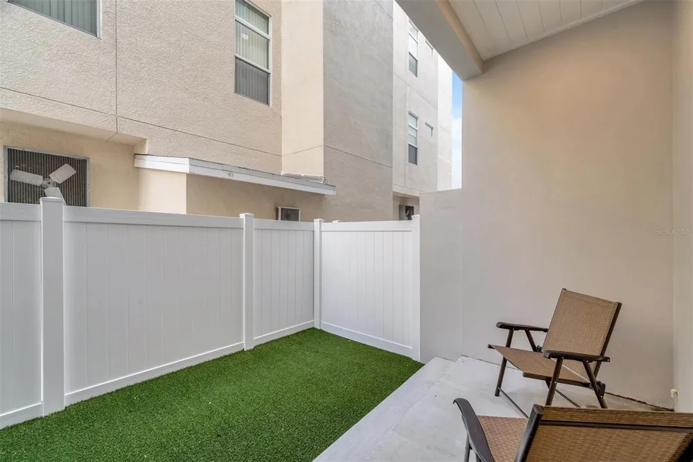 372 6TH STREET S #12 St Petersburg, FL 33701