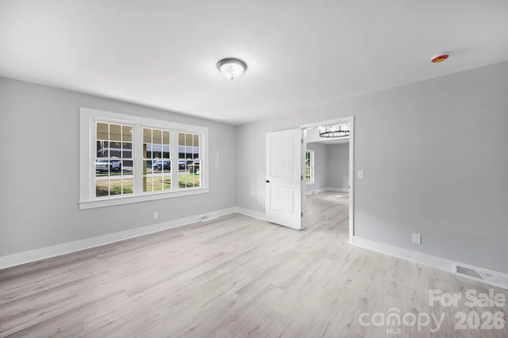 807 Walnut Street Kannapolis, NC 28081