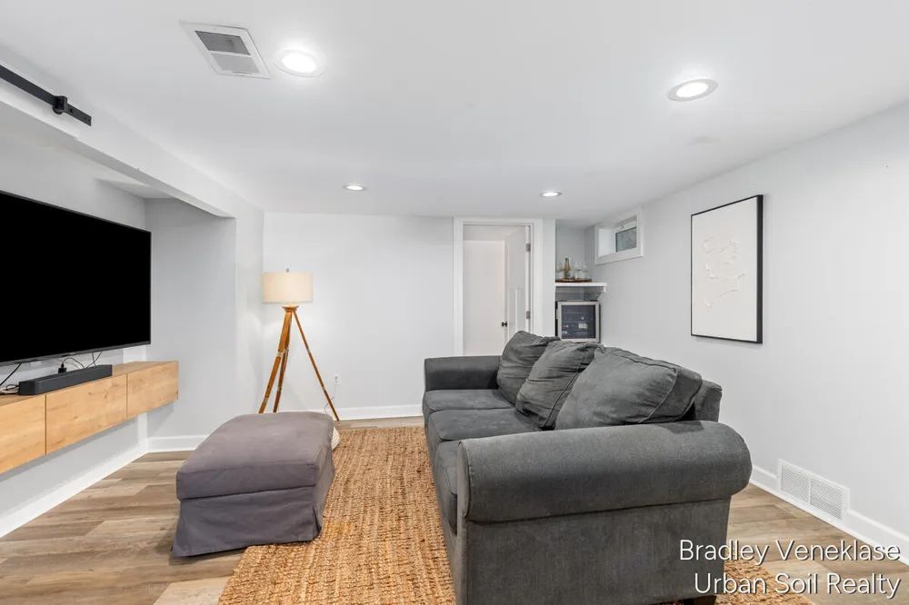 1336 Philadelphia Avenue SE Grand Rapids, MI 49506