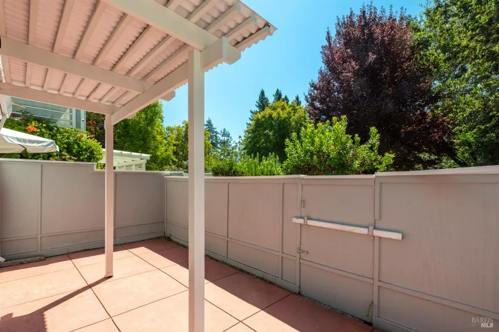 2324 Lakeview Drive Santa Rosa, CA 95405