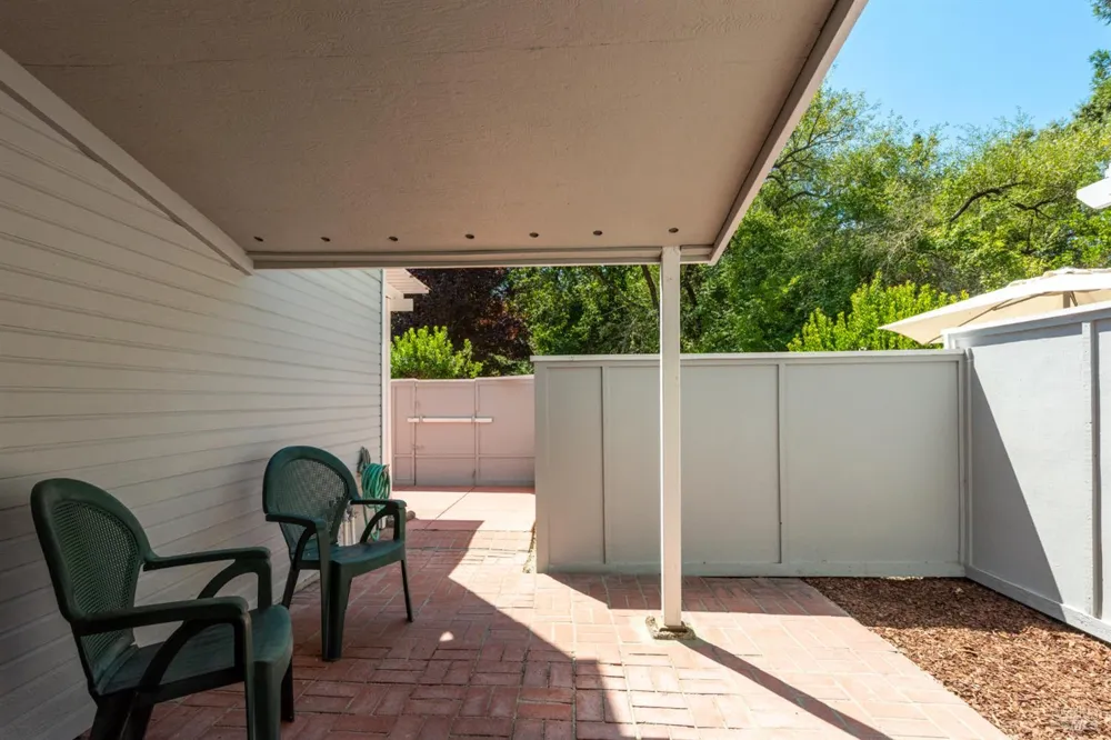 2324 Lakeview Drive Santa Rosa, CA 95405