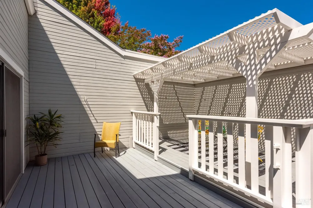 2324 Lakeview Drive Santa Rosa, CA 95405