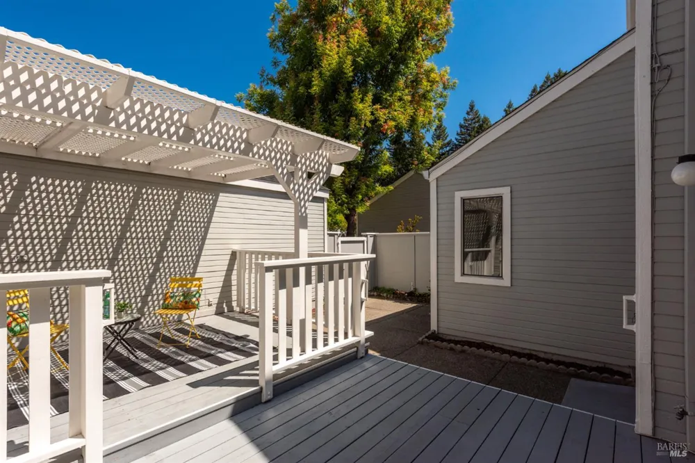 2324 Lakeview Drive Santa Rosa, CA 95405